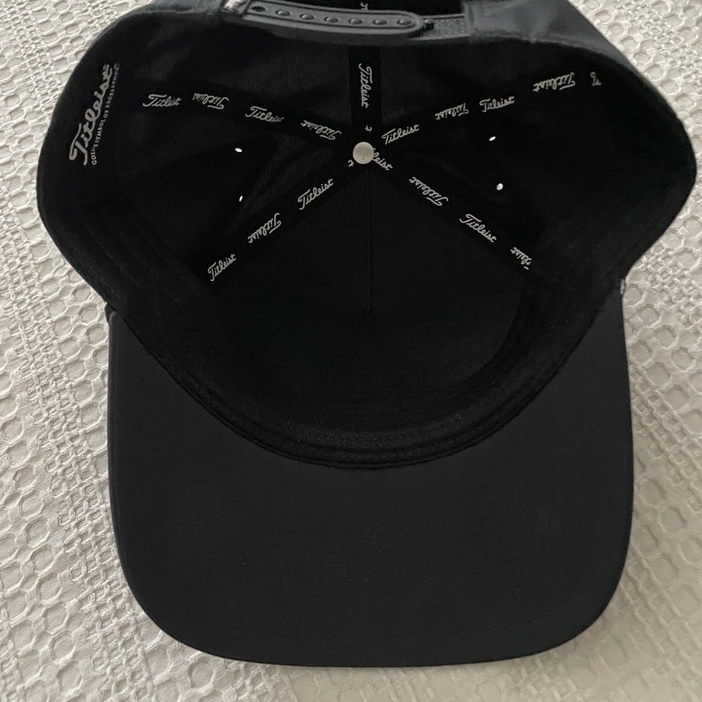 Mens Titleist Golf SnapBack cap hat black